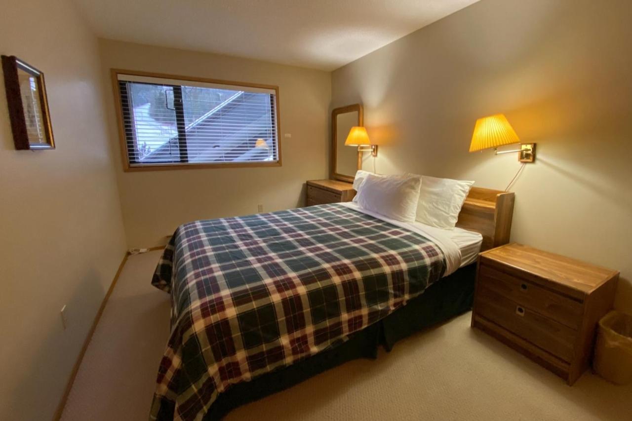 The Griz Inn By Park Vacation Management Fernie Exteriér fotografie