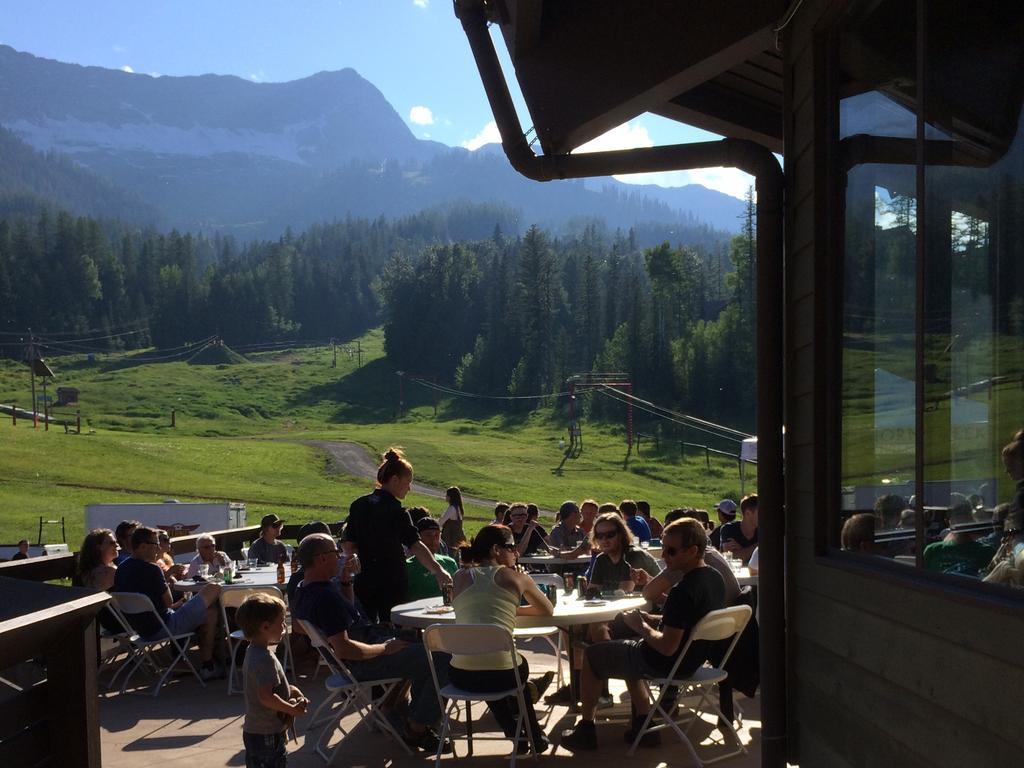 The Griz Inn By Park Vacation Management Fernie Exteriér fotografie